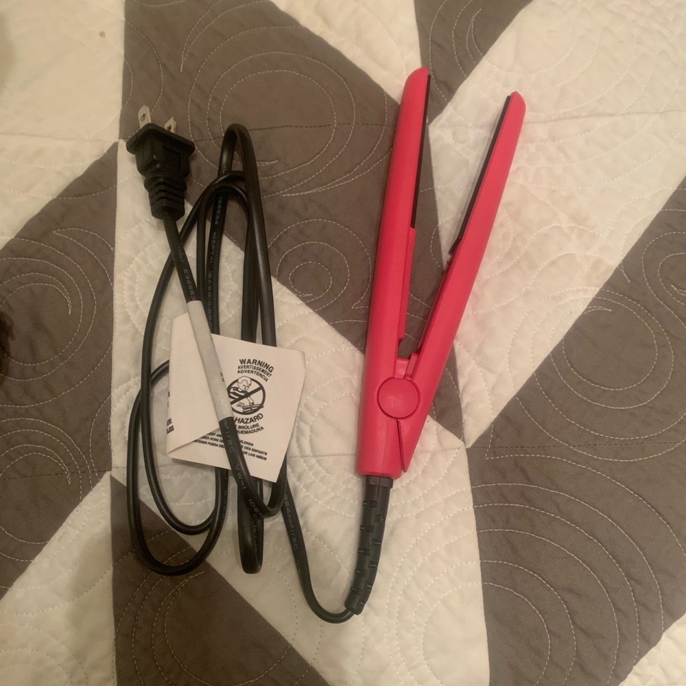 Mini/ travel size straightener